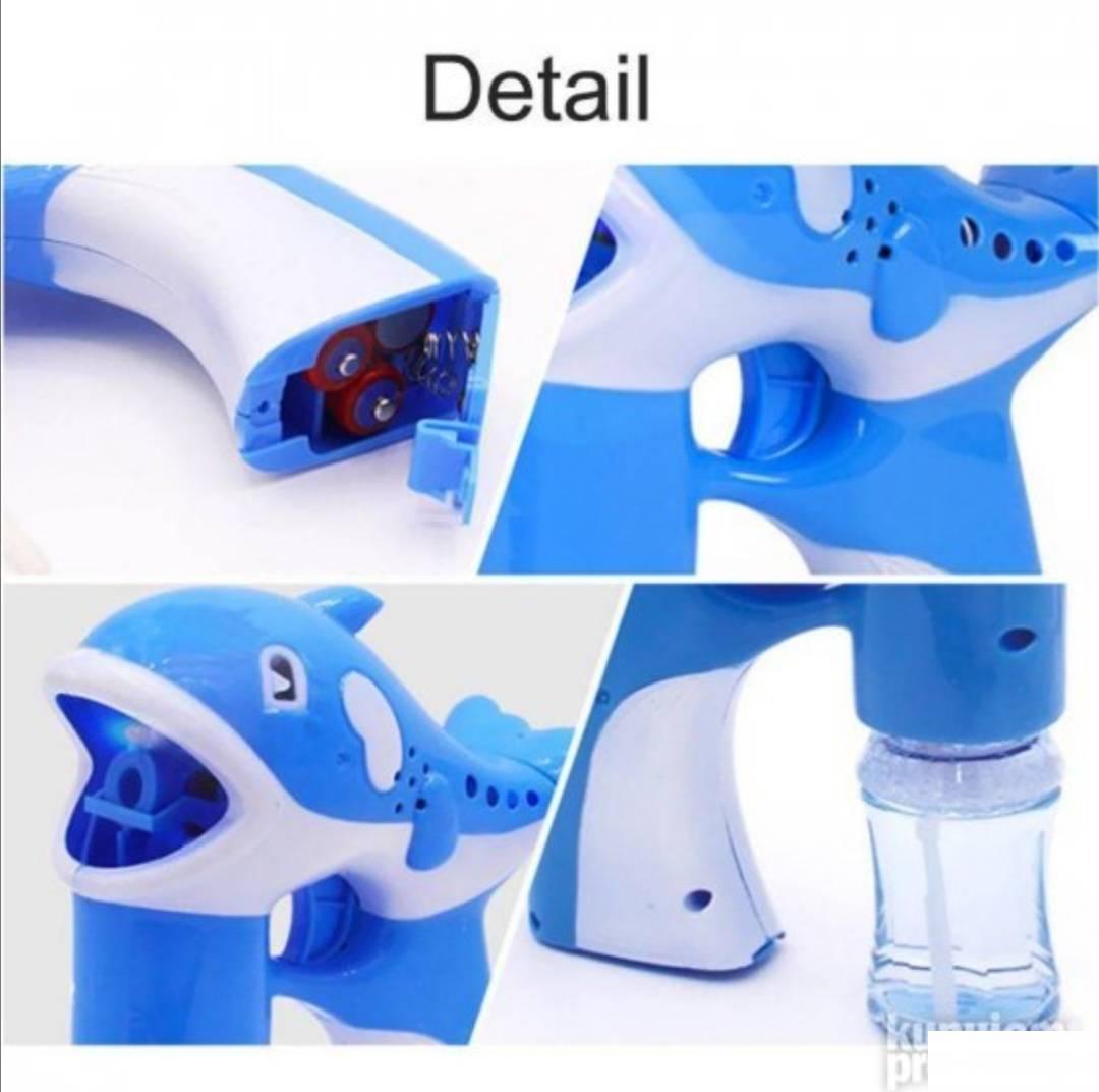 124042398_6155f093a9e636-568459801633022089701