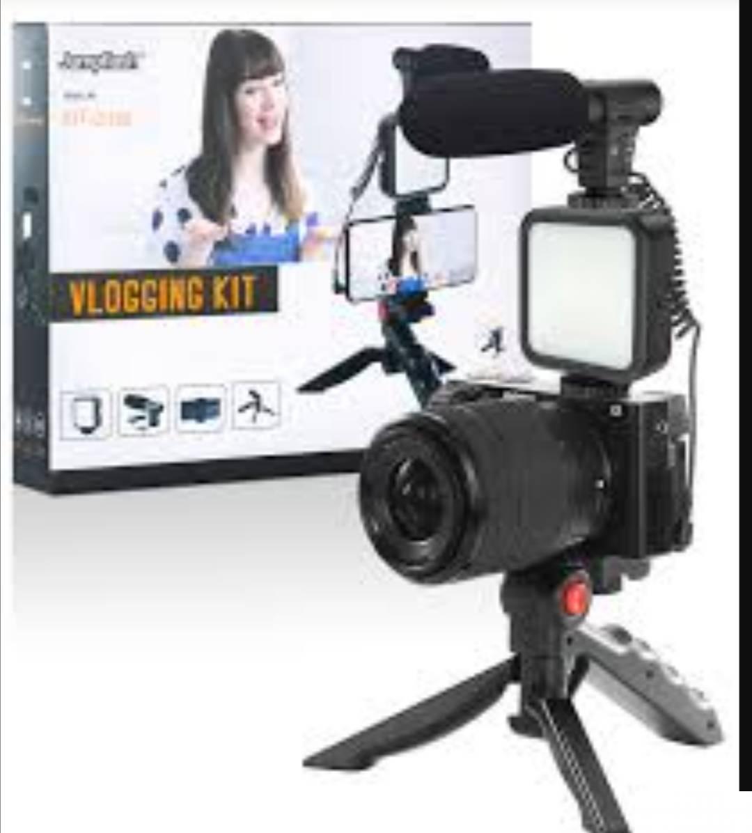 124242223_615ac3367795c6-043037711633338124144